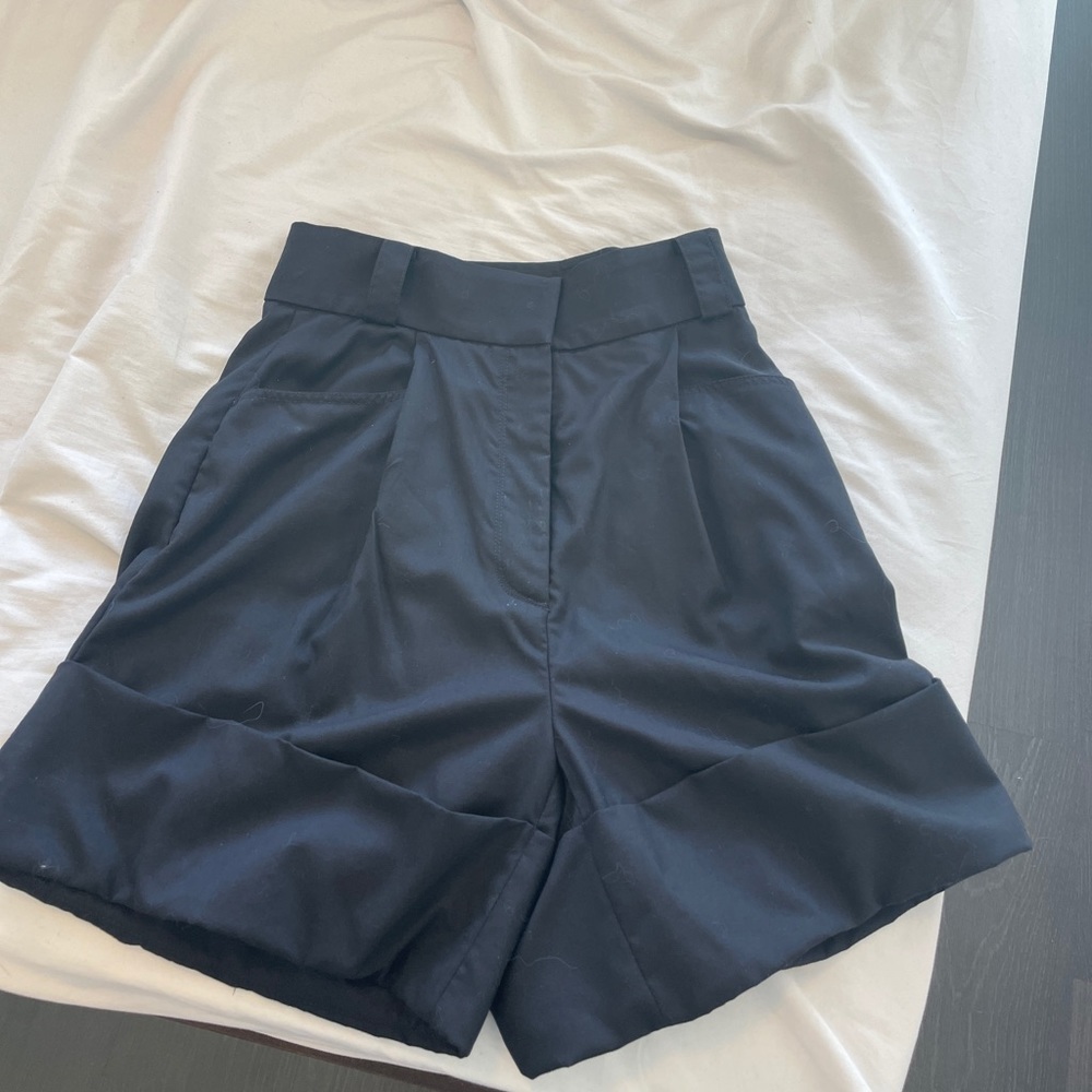 Low classic Bermuda shorts 100%wool